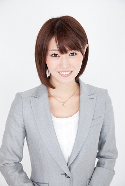 動物用医薬品販売業許可取得サポートセンターを案内する女性